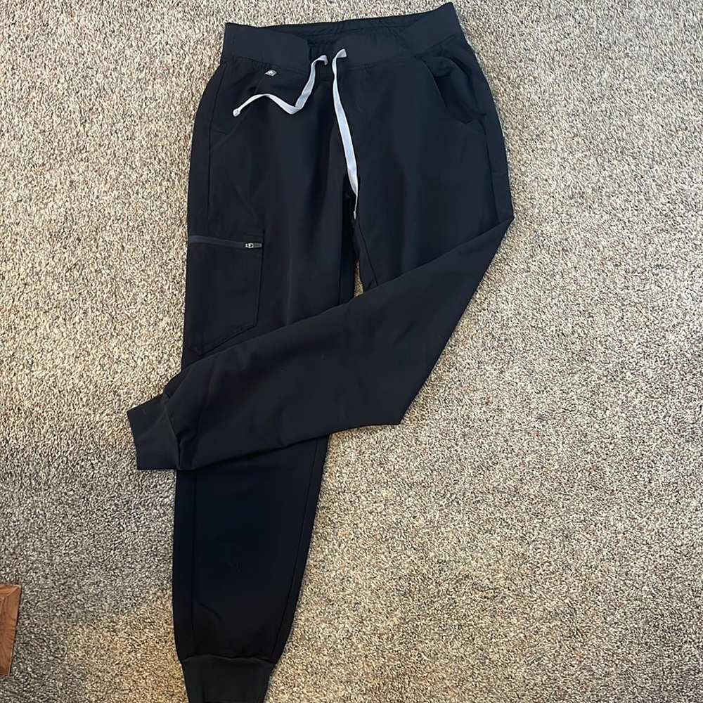 Black jogger fig bottoms small